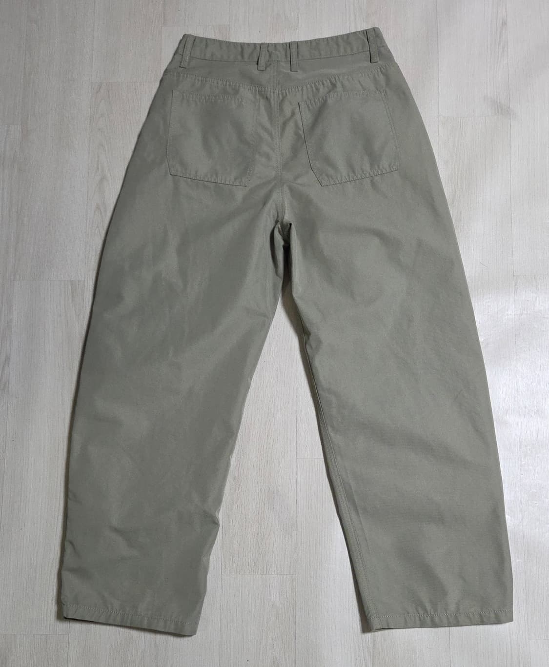 (착샷) 밀로 아카이브 리플렉트 커브드 치노 팬츠 상품이미지4