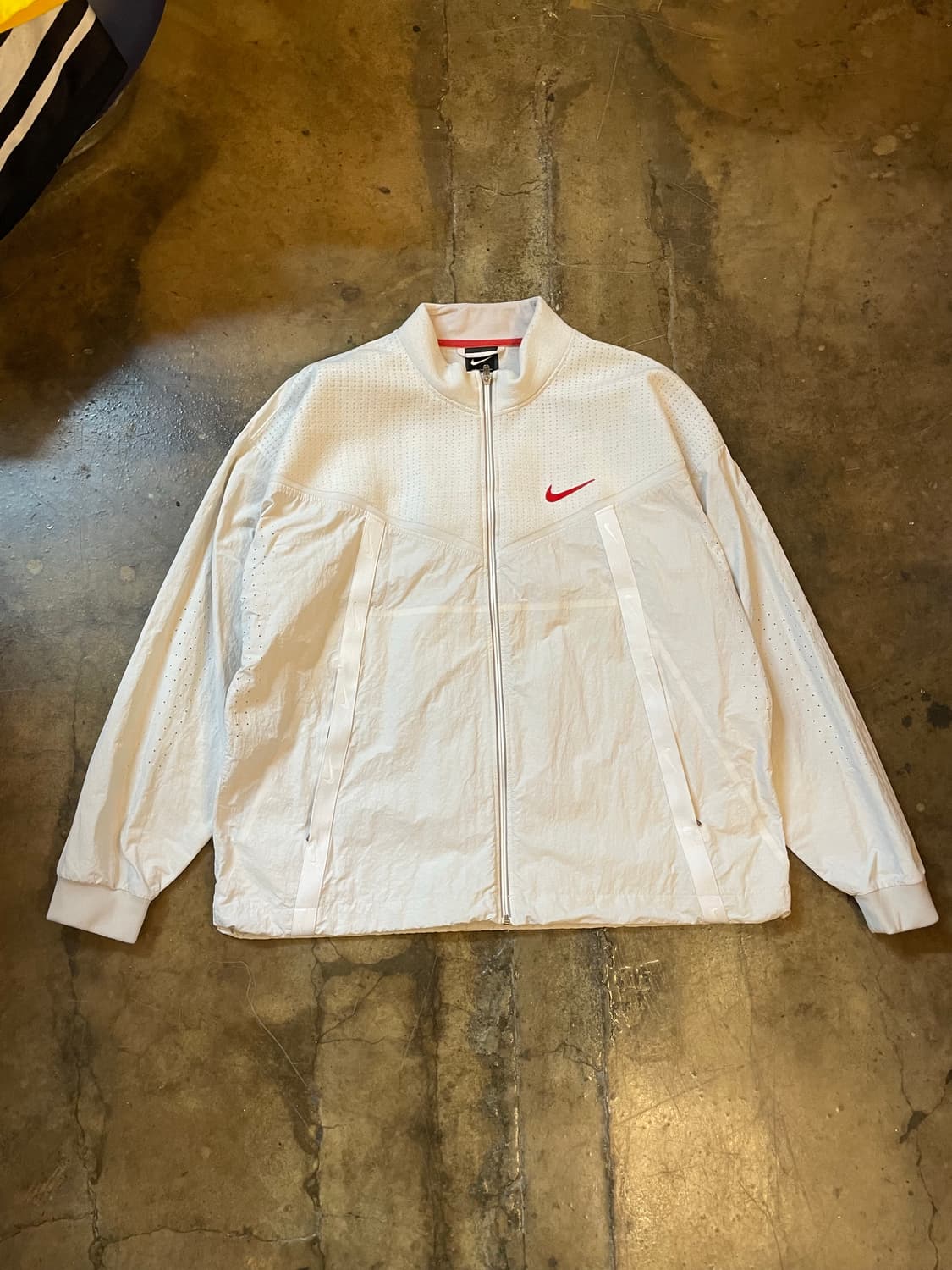 나이키 스우시 펀칭디테일 윈드브레이커 자켓 상품이미지1