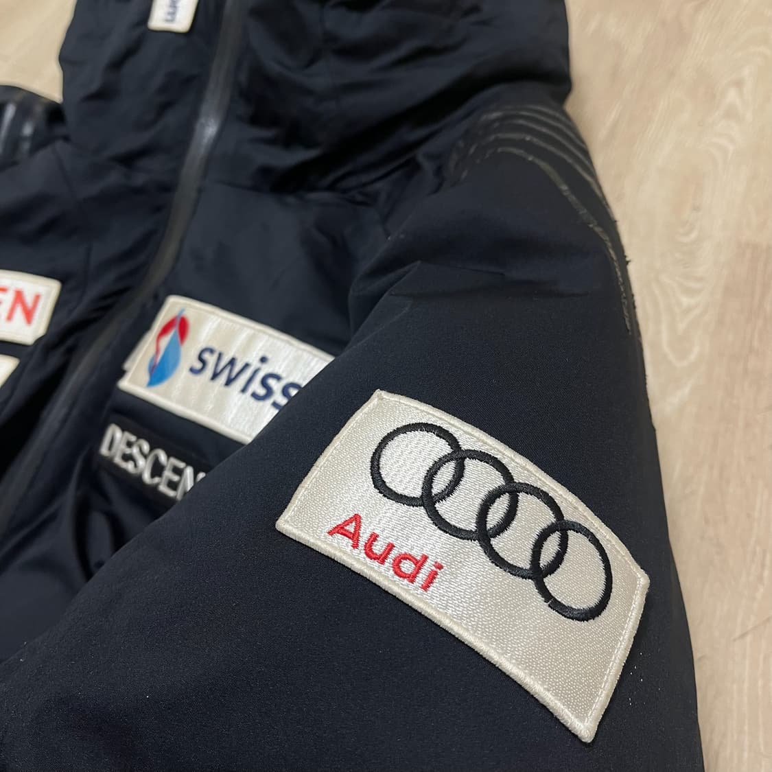 데상트 아우디 스위스 스키팀 덕다운 후드 패딩 점퍼 [블랙] XL/105 상품이미지5