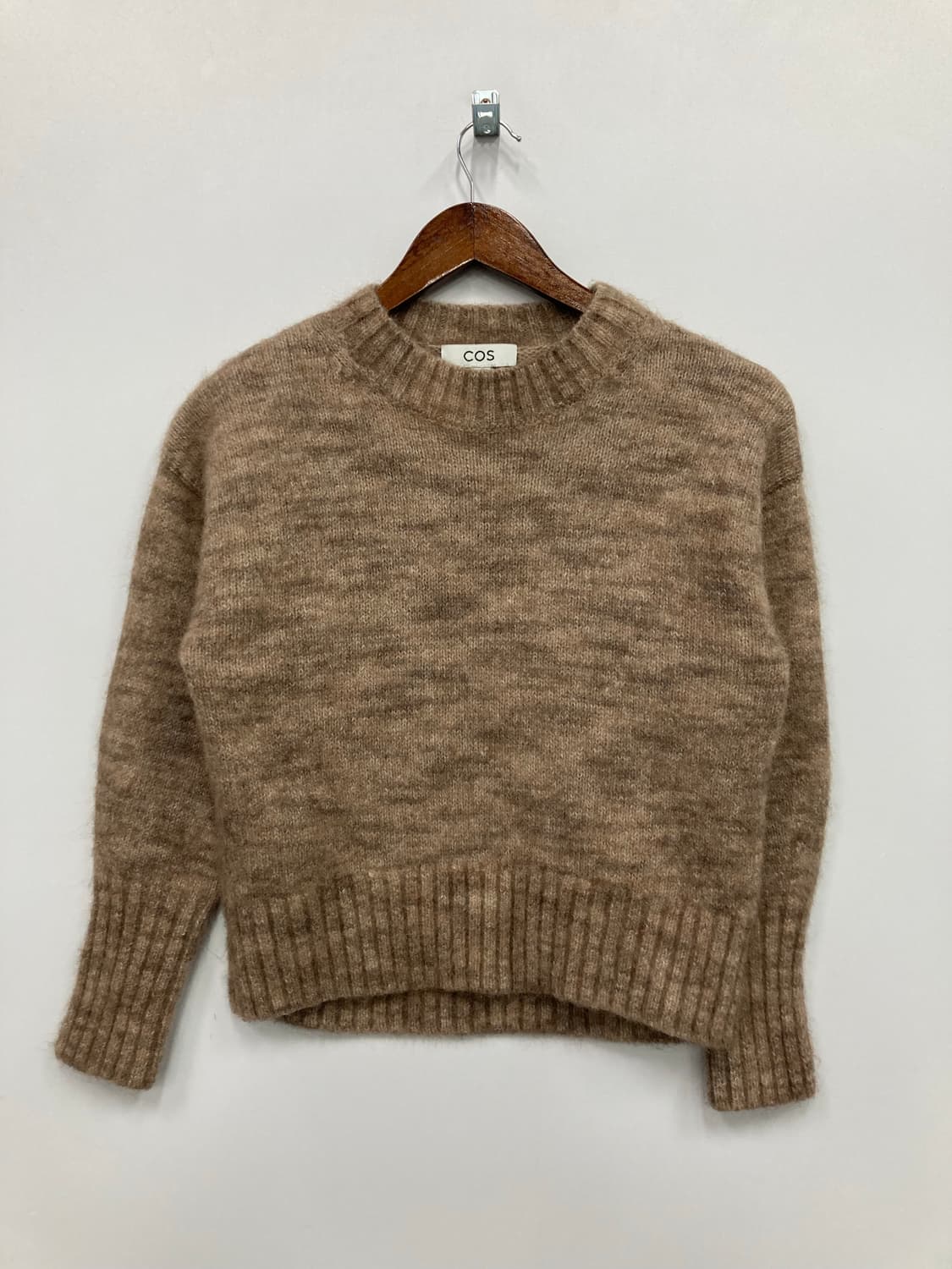 코스 브라운 니트 상품이미지1