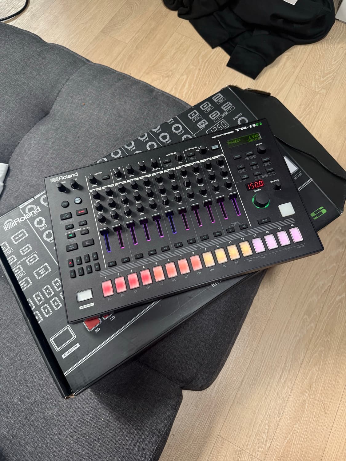 ROLAND TR-8S 드럼머신 상품이미지1