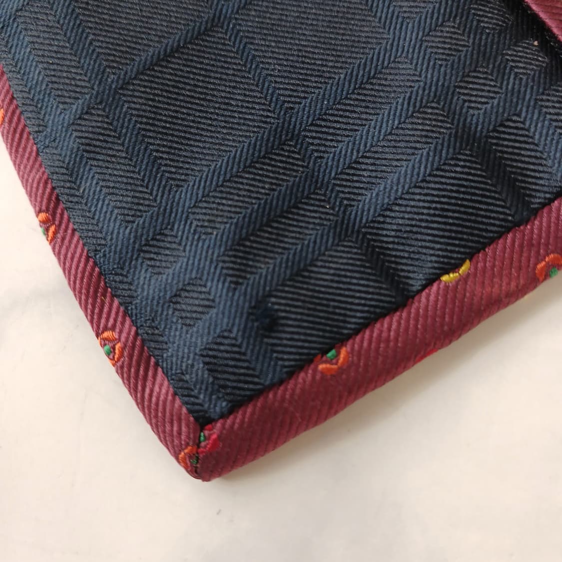 버버리 실크 와인 도트 넥타이 9.5cm A등급 A19606
 상품이미지7