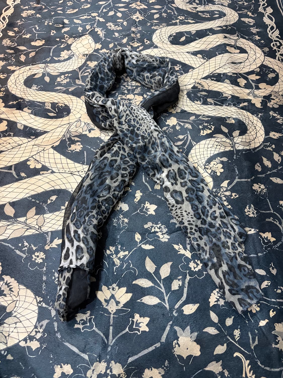 Leopard vtg silk scarf 상품이미지1