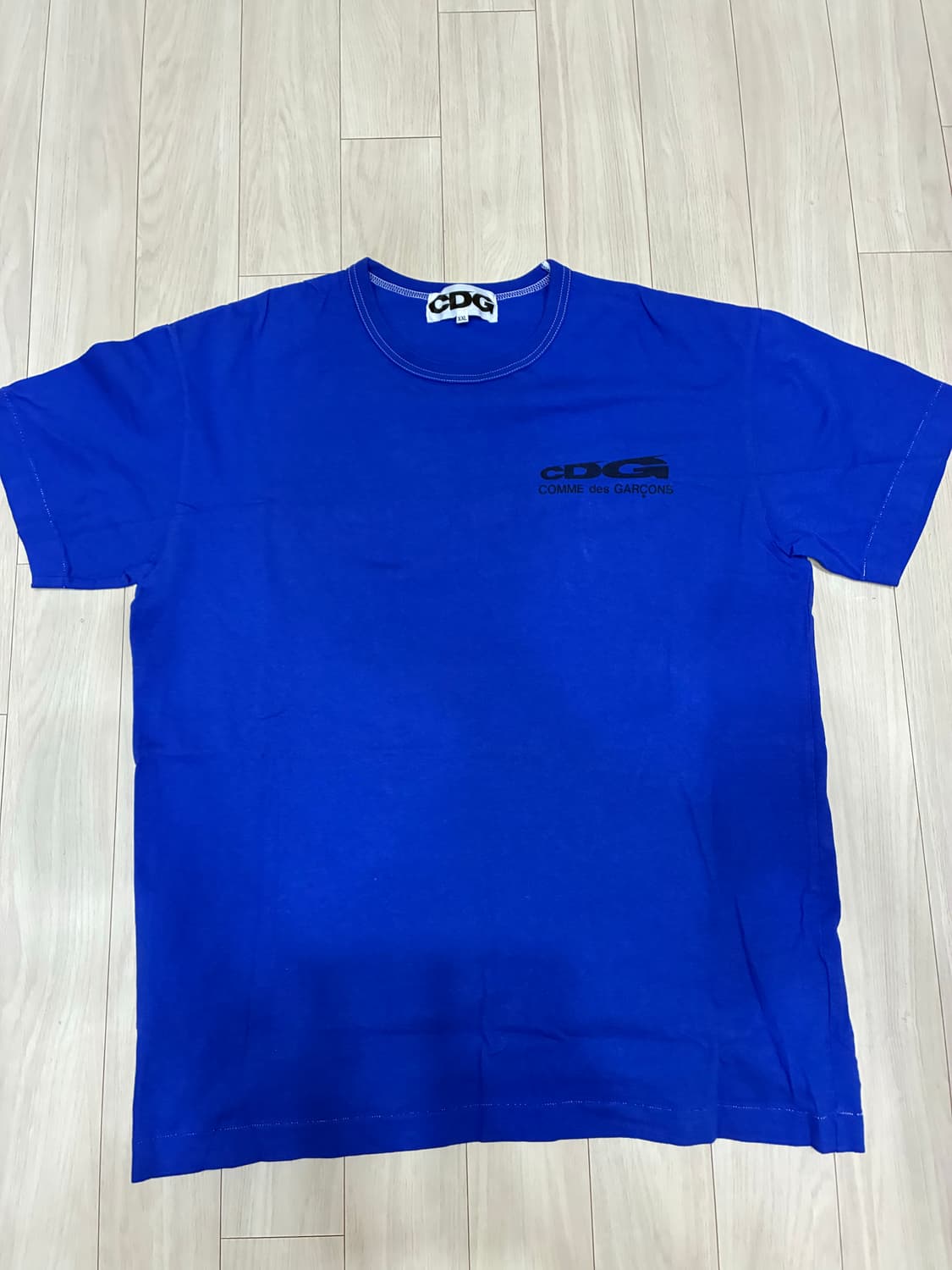 [정품] CDG Comme des Garçons 로고 티셔츠 — 블루 X 상품이미지1