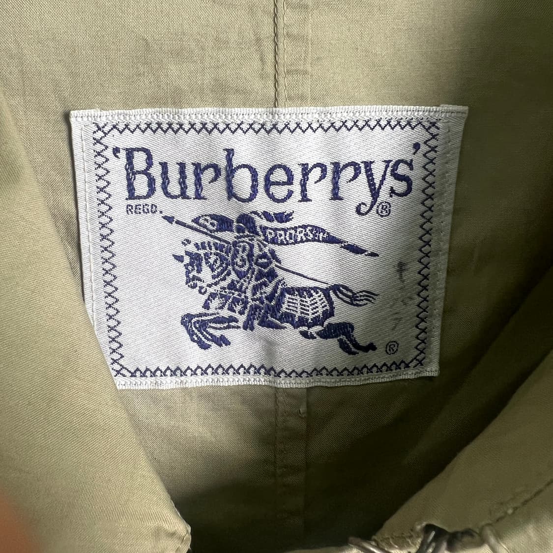 버버리 베이지 더블 브레스티드 트렌치코트  상품이미지3