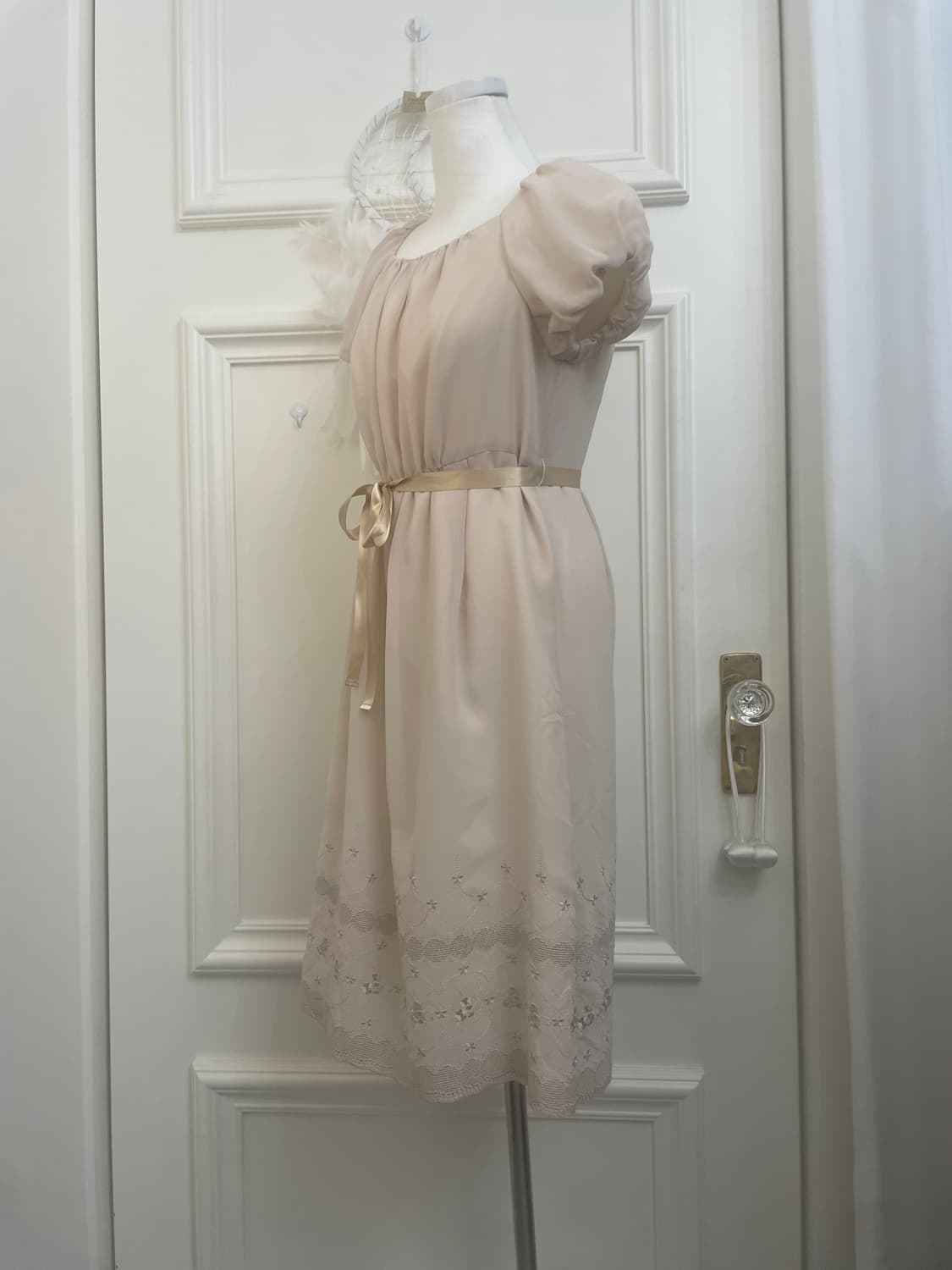 creambeige shirring embroidery point sat 상품이미지2