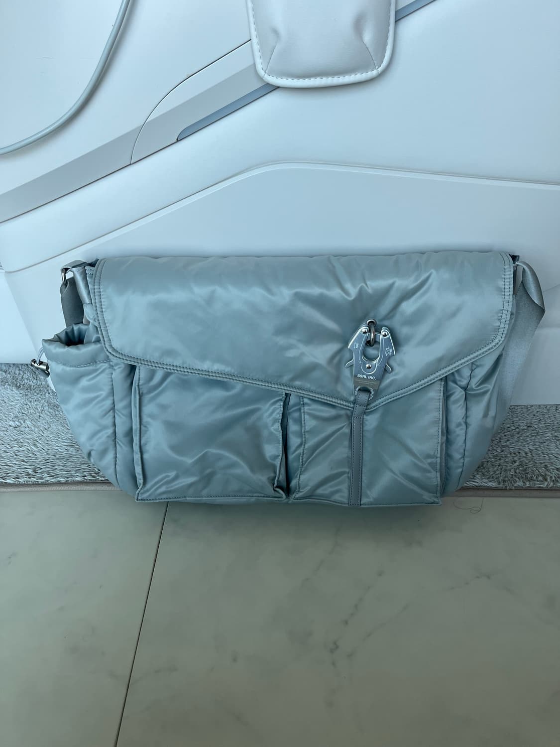 (새제품) 에스에스알엘 메신저백 / 크로스백 / 실버 색상 상품이미지1