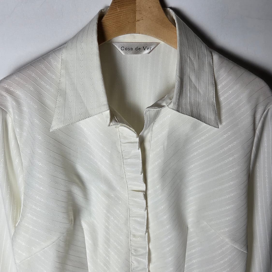 [Cosa de ver] 프릴 오픈카라 블라우스 상품이미지3