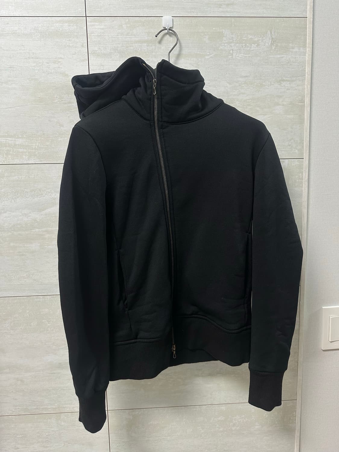 카즈유키 쿠마가이 어태치먼트 사선 후드 집업 S 상품이미지1