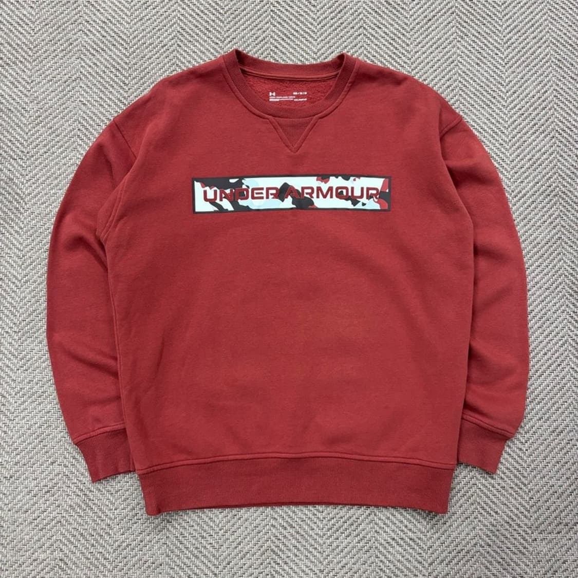 언더아머 그래픽 로고 맨투맨 v1628 상품이미지1