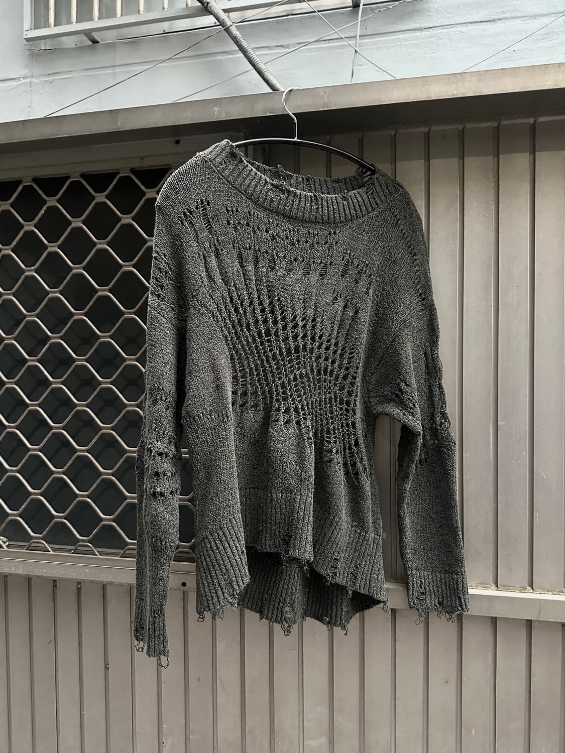 Distressed cut line knit 상품이미지1
