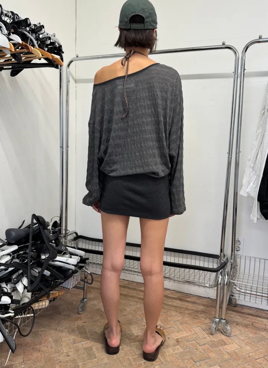 SEO RIBBED HEM OFF-SHOULDER TOP CHARCOAL 상품이미지5