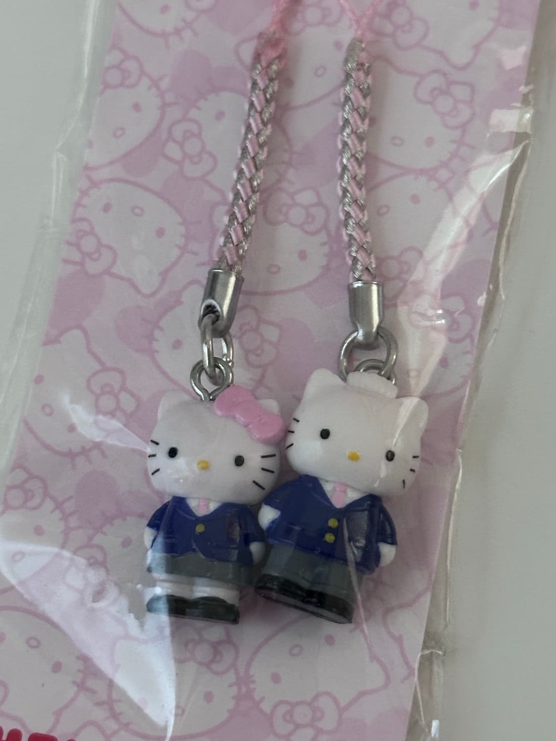 헬로키티 50주년 볼펜(롱다리키티) / 스트랩(교복커플) 상품이미지3