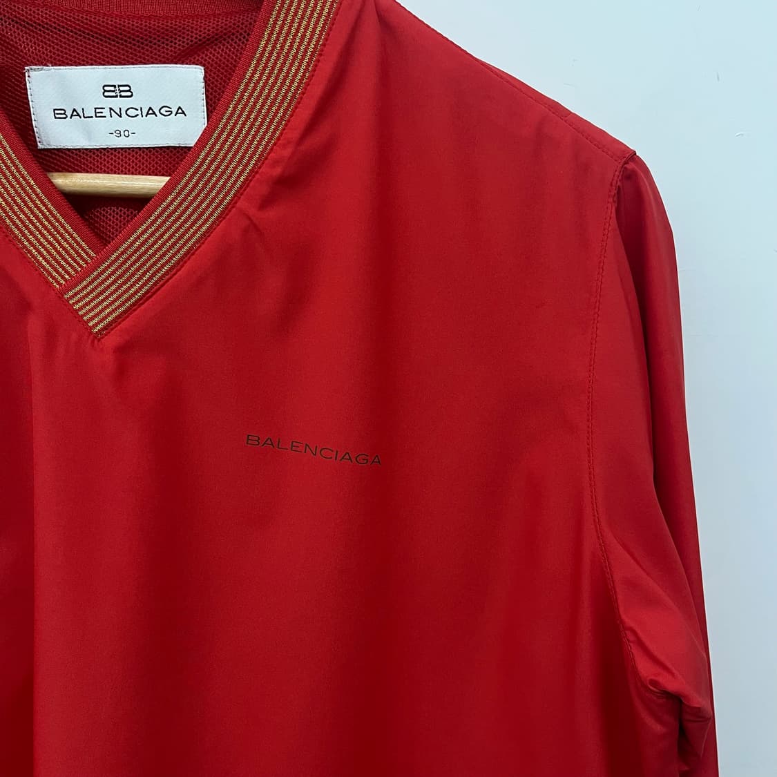 발렌시아가 레드 V넥 긴팔 티셔츠 남M 상품이미지2