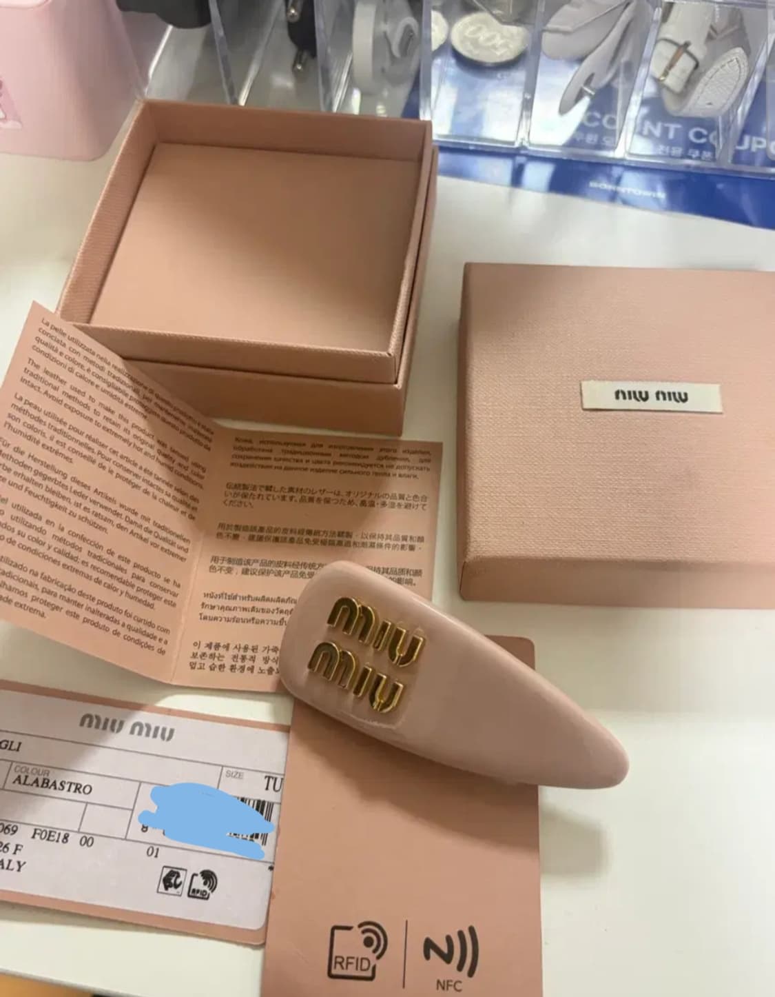 [새상품급][3번착용]미우미우 페이던트 가죽핀 머리핀 헤어핀 핑크   상품이미지1