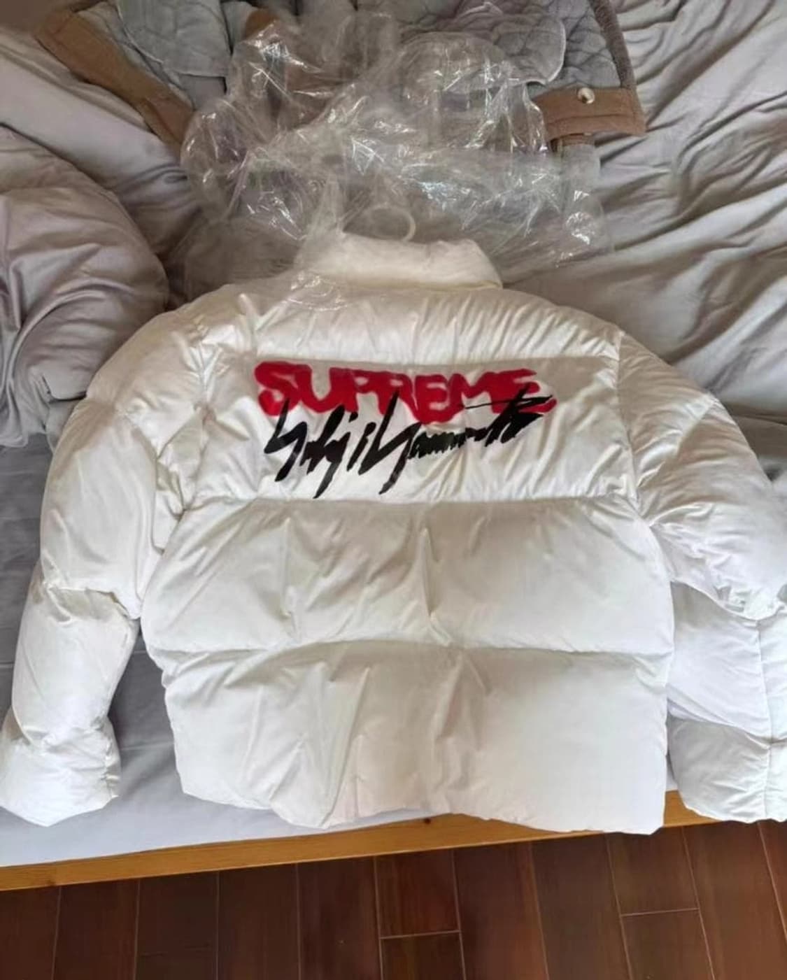 슈프림 X 요지 야마모토 다운 재킷 상품이미지1