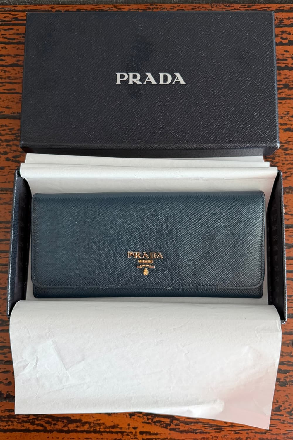 프라다 Prada 네이비 사피아노 레더 금장 레터링 로고 장지갑 박스포함 상품이미지1
