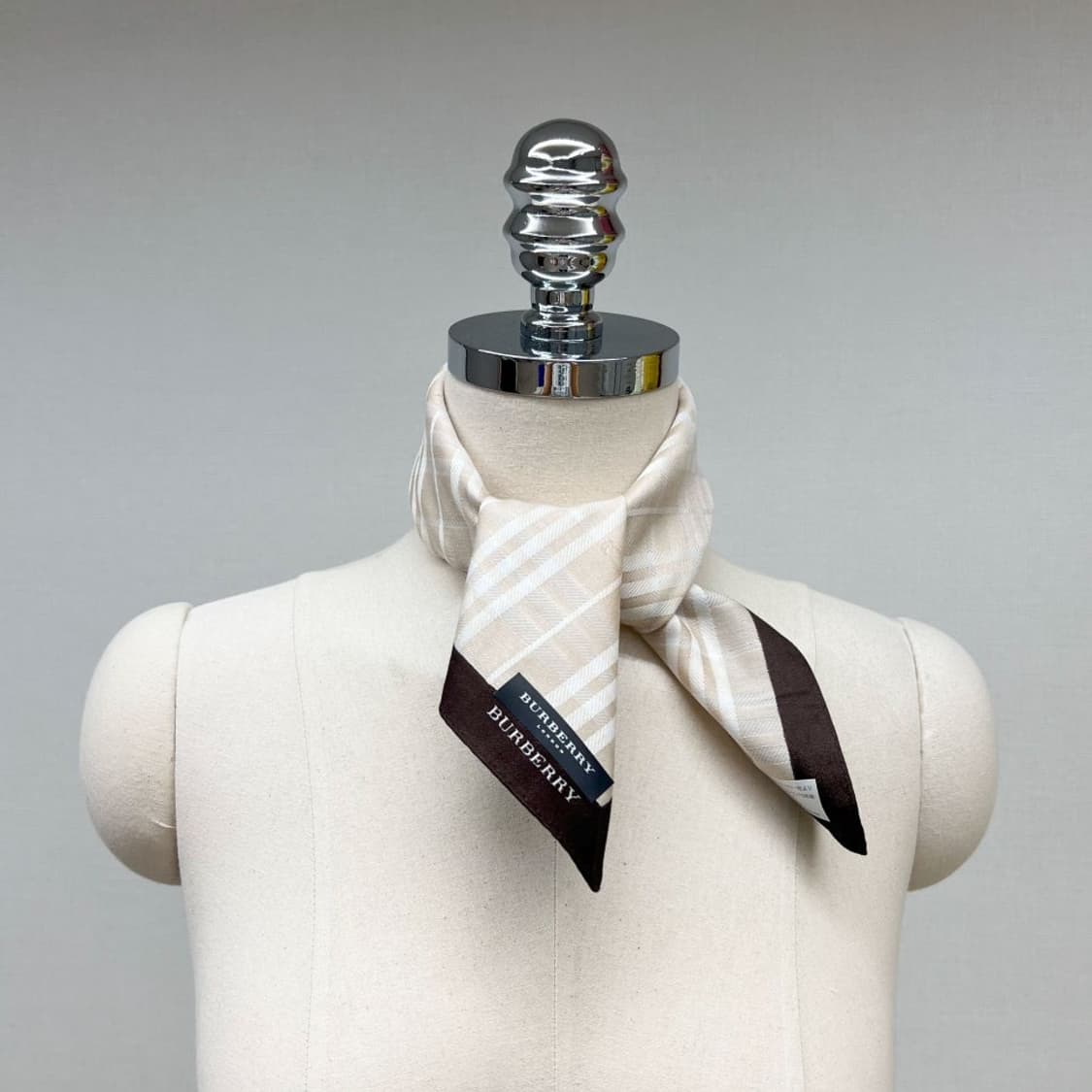 (새상품) burberry /버버리 쁘띠스카프 손수건 상품이미지8