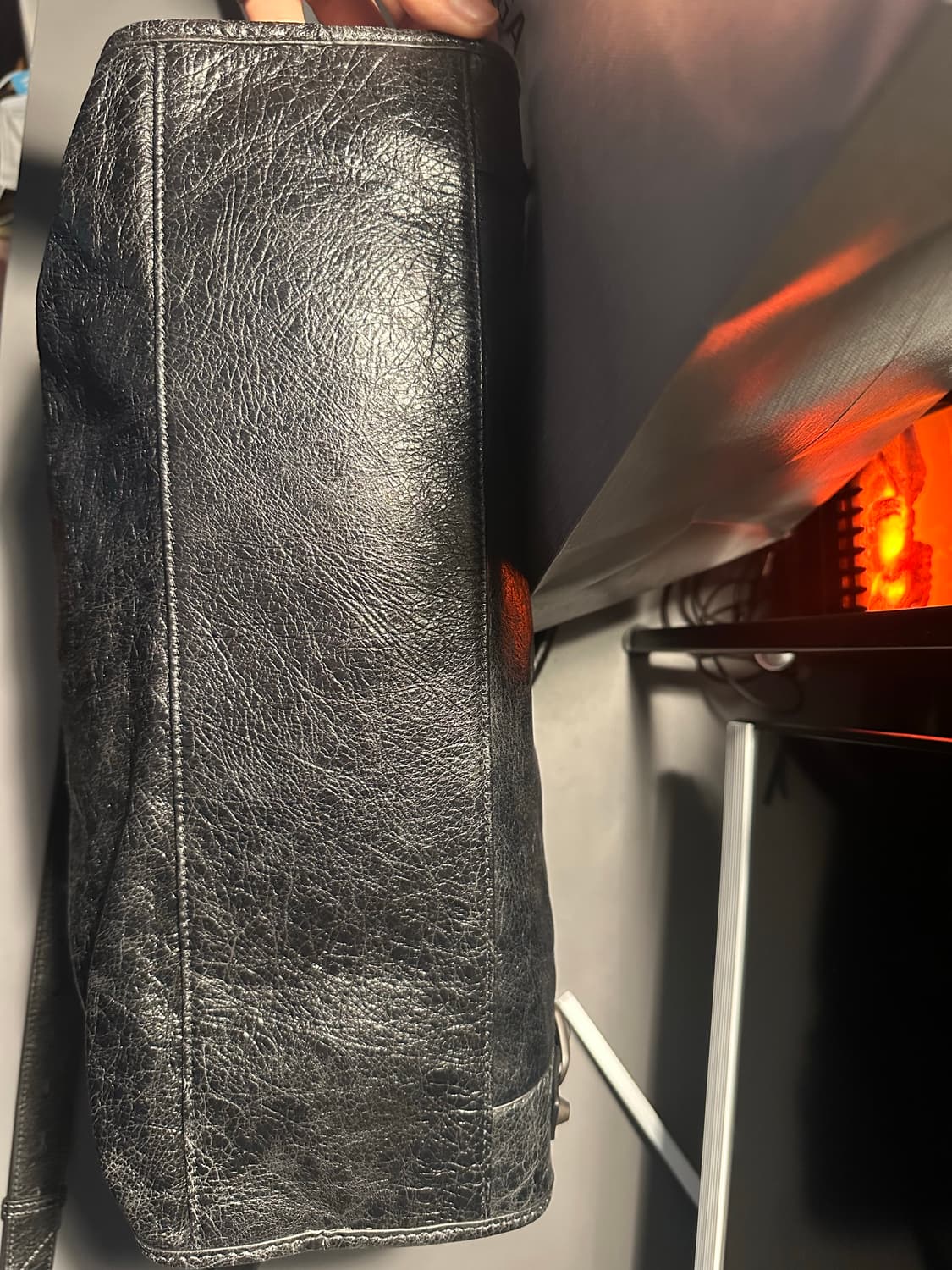 발렌시아가 르 시티백 미디엄 블랙 팝니다! 상품이미지6