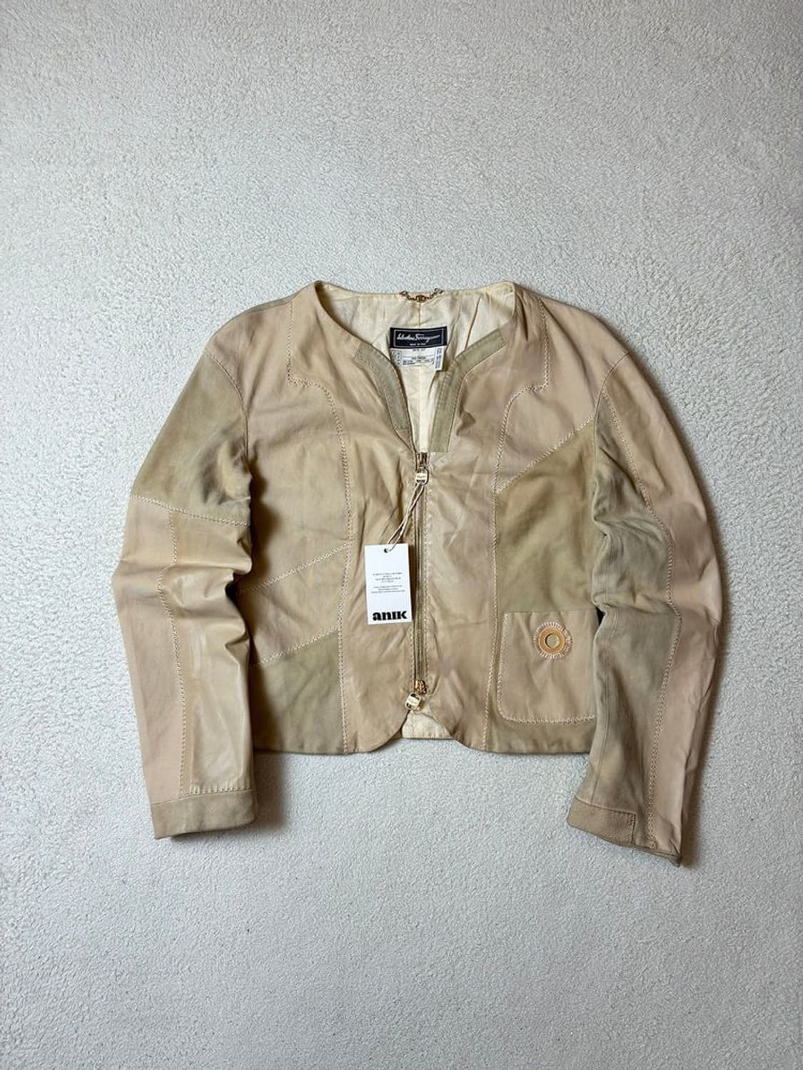 페라가모 90's 크롭 논카라 양가죽 자켓 PN7528 상품이미지1