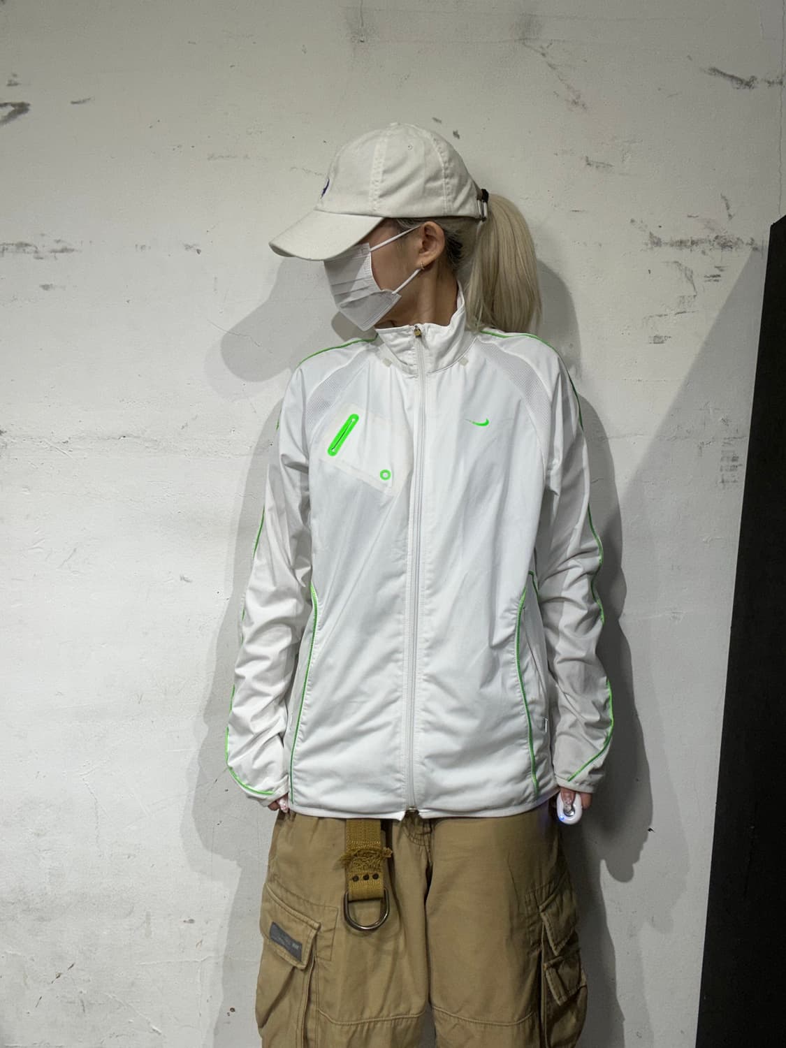 나이키 화이트 오버핏 그린 사이드 라인 바람막이 자켓 M 상품이미지2