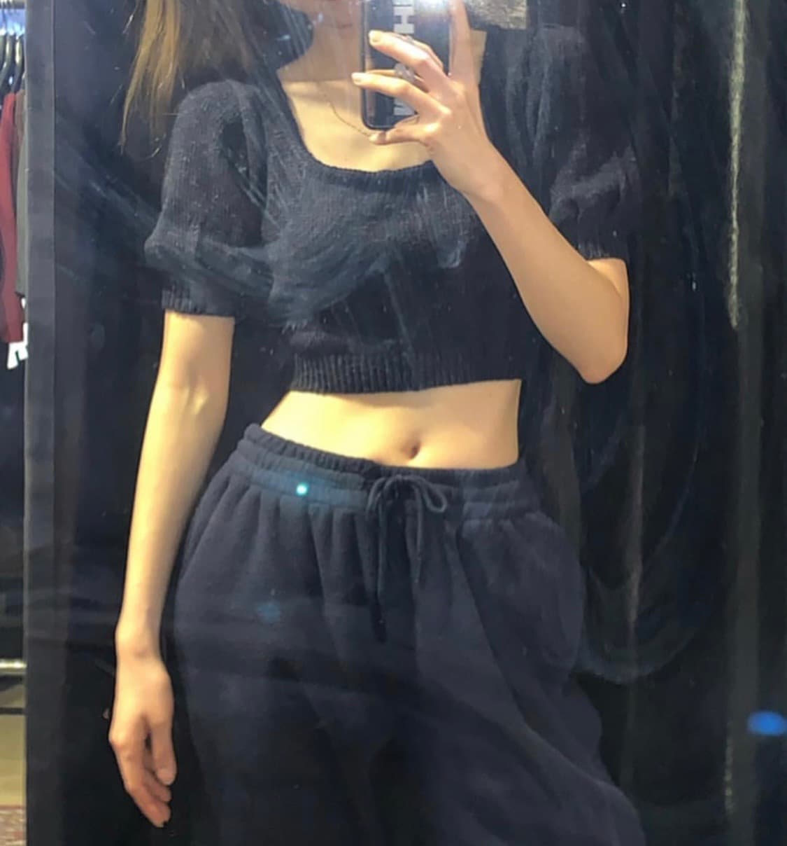 Mischief 미스치프 퍼프 니트 크롭탑 (화이트,네이비) 상품이미지3