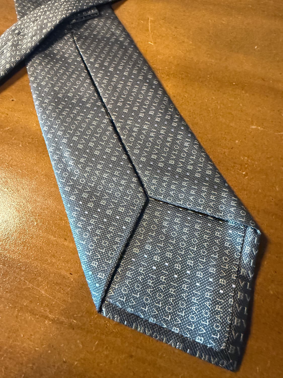 불가리 BVLGARI 올오버 로고 실크 넥타이 그레이 상품이미지4
