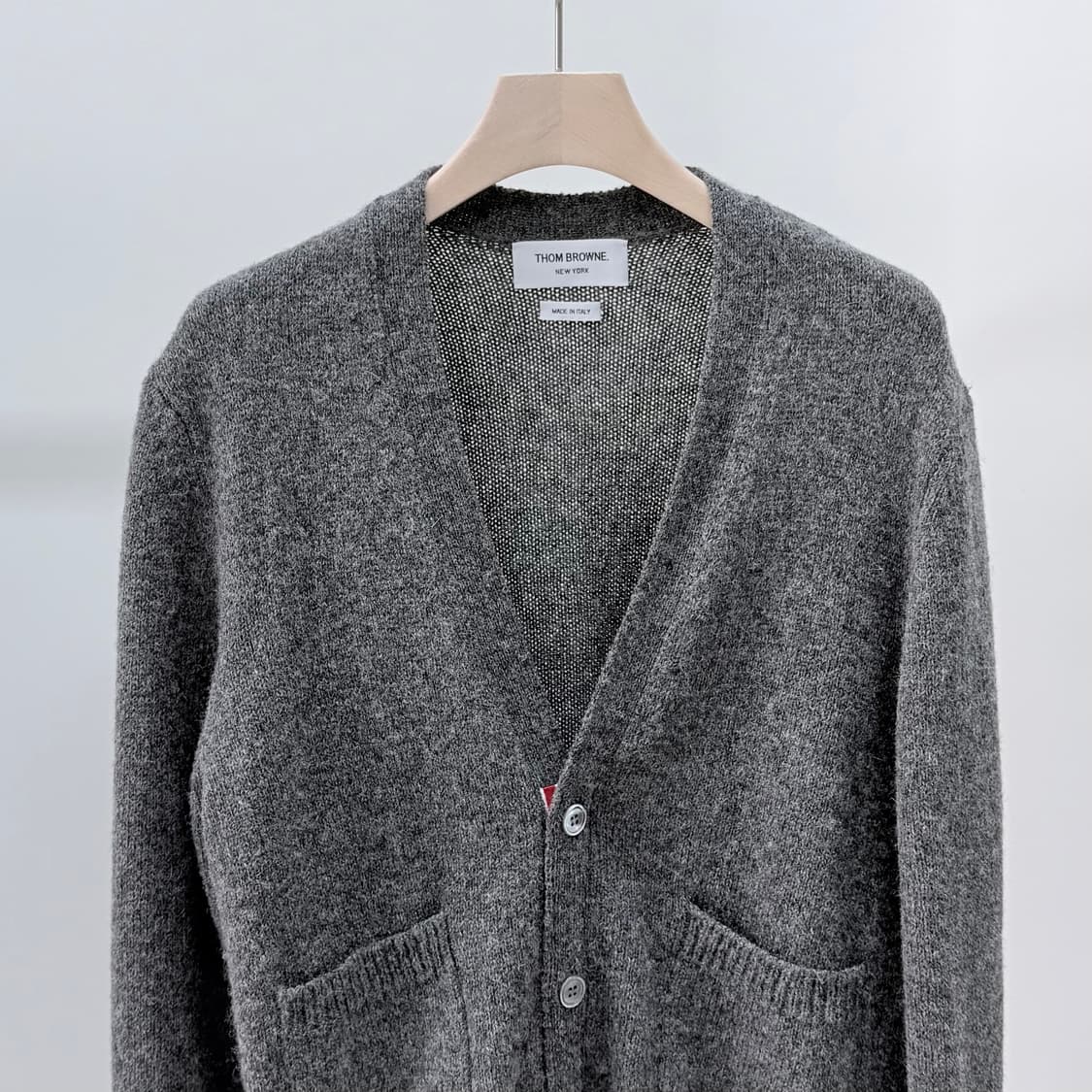 [미사용/3] 톰브라운 셰틀랜드 삼선 클래식 가디건 그레이 상품이미지2