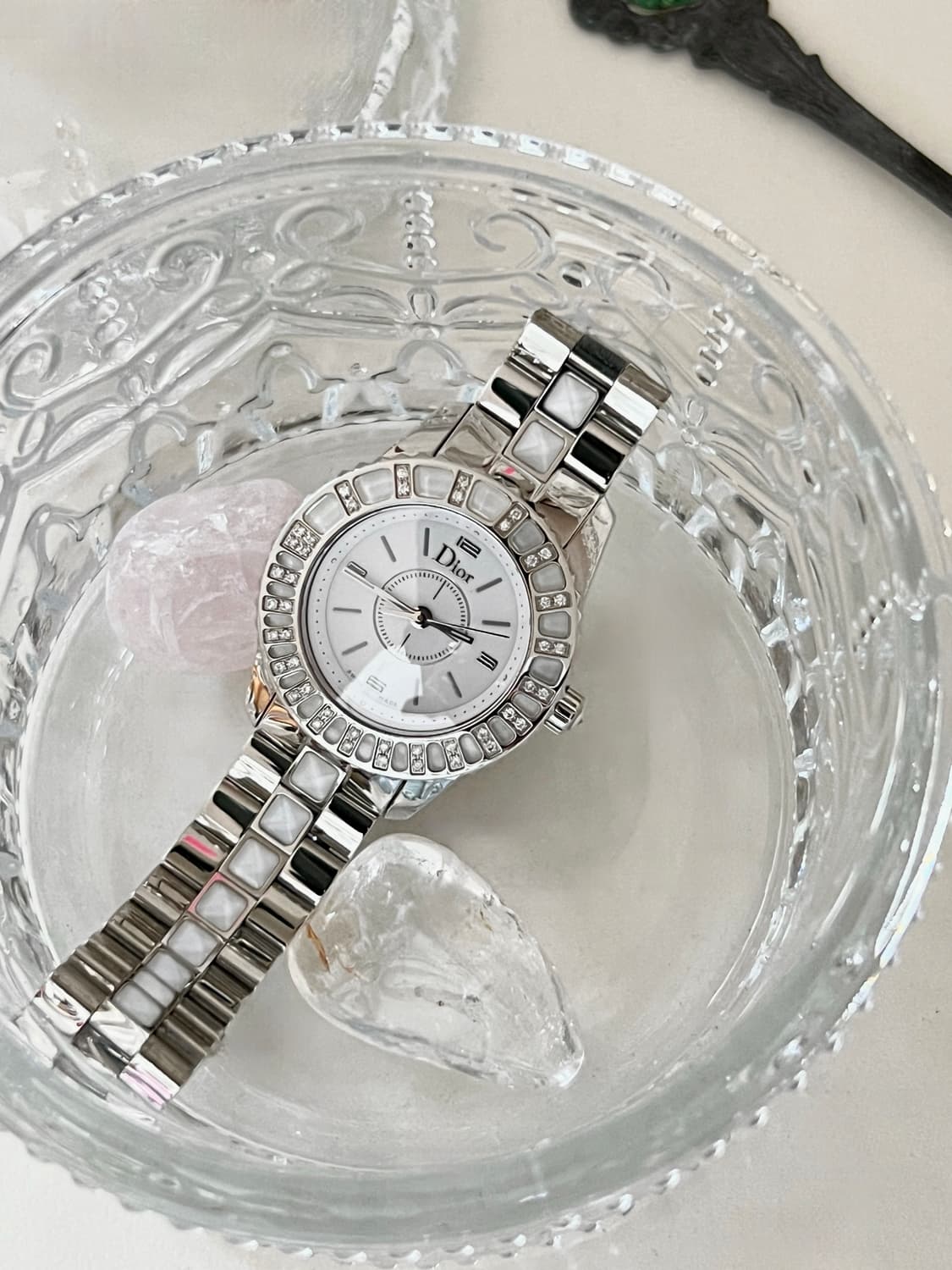 디올 화이트 크리스탈 다이아 베젤 시계  / 정품감정 . 케어 상품이미지2
