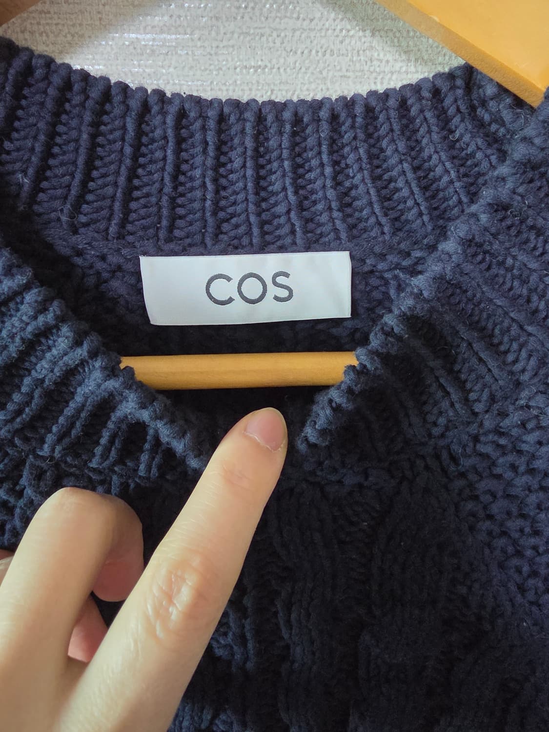 COS 코스 네이비 케이블 니트 상품이미지5