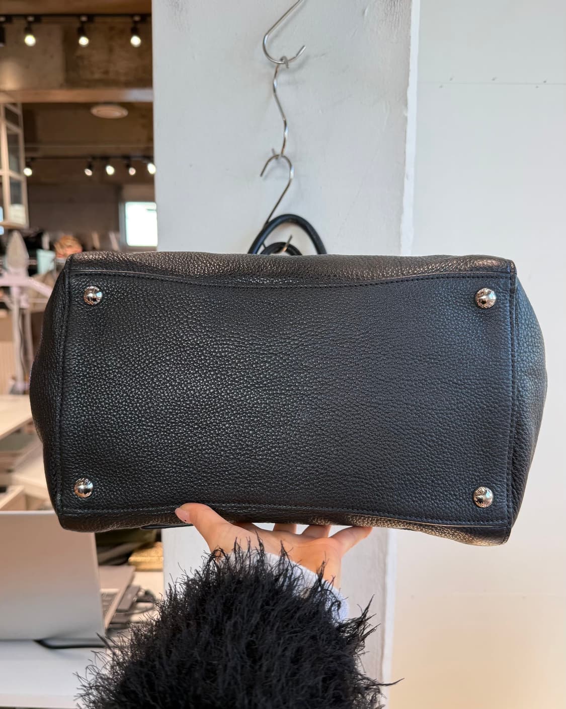 프라다 블랙 비텔로 다이노 레더 토트백  상품이미지7