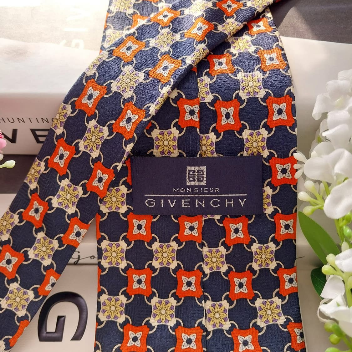 지방시 실크 네이비 기하 패턴 넥타이 9.9cm A+등급 K1628
 상품이미지5