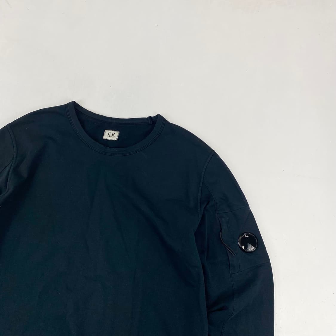 C.P 컴퍼니 렌즈 블랙 롱 슬리브 (105) 상품이미지1