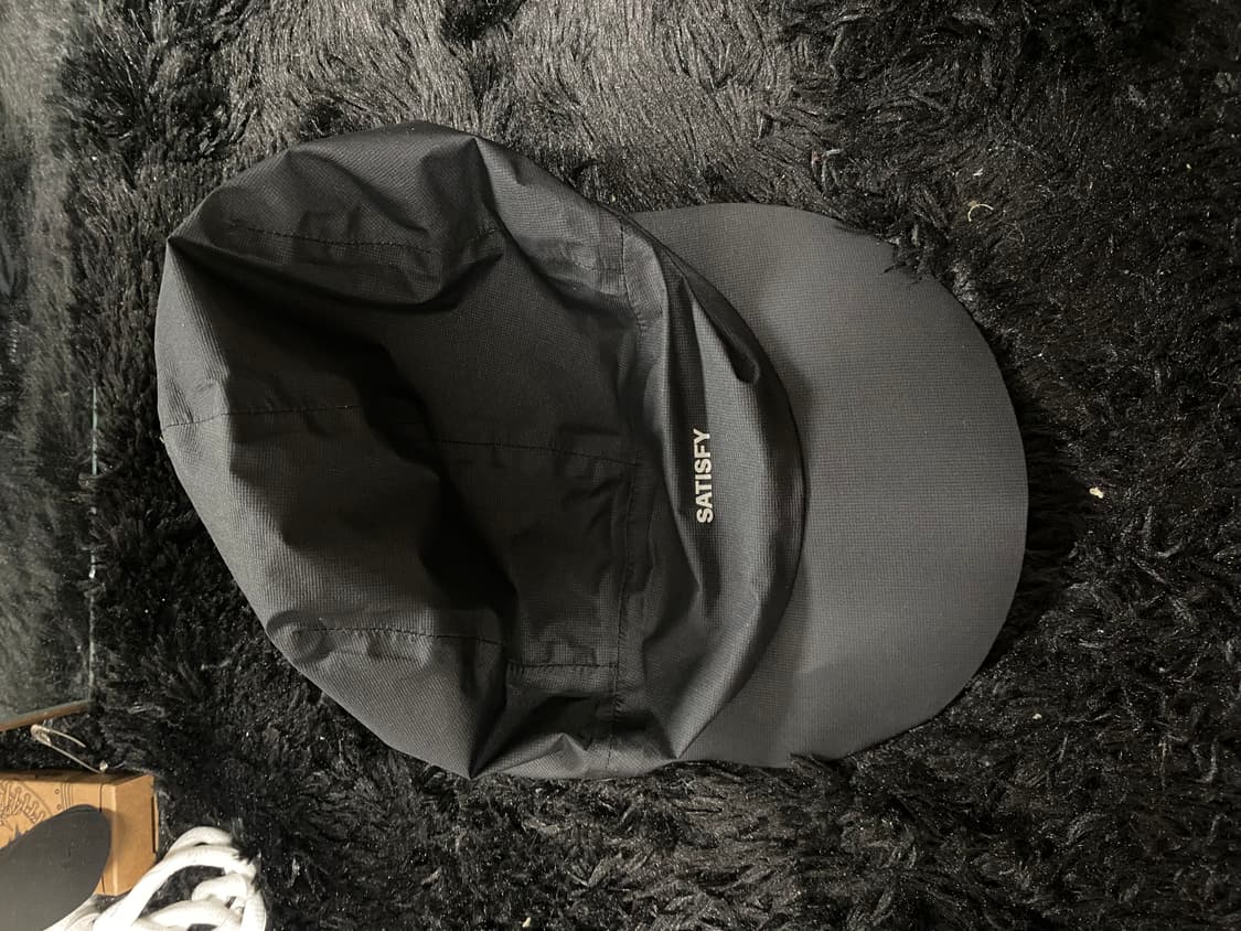satisfy pertex 3L rain cap 블랙 팝니다 상품이미지3