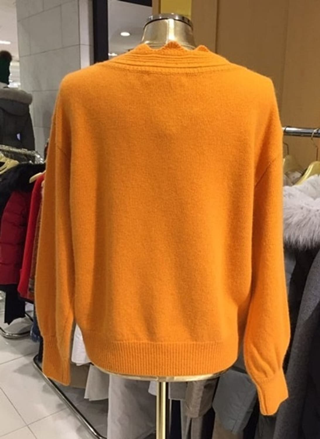 에고이스트 V넥 앙고라 니트  상품이미지3