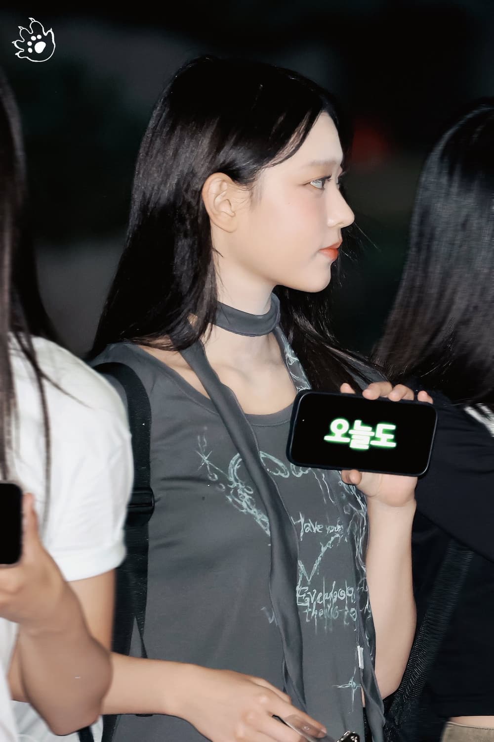 (뉴진스 해린 착용) 허그유어스킨 스카프 탑 차콜  상품이미지3