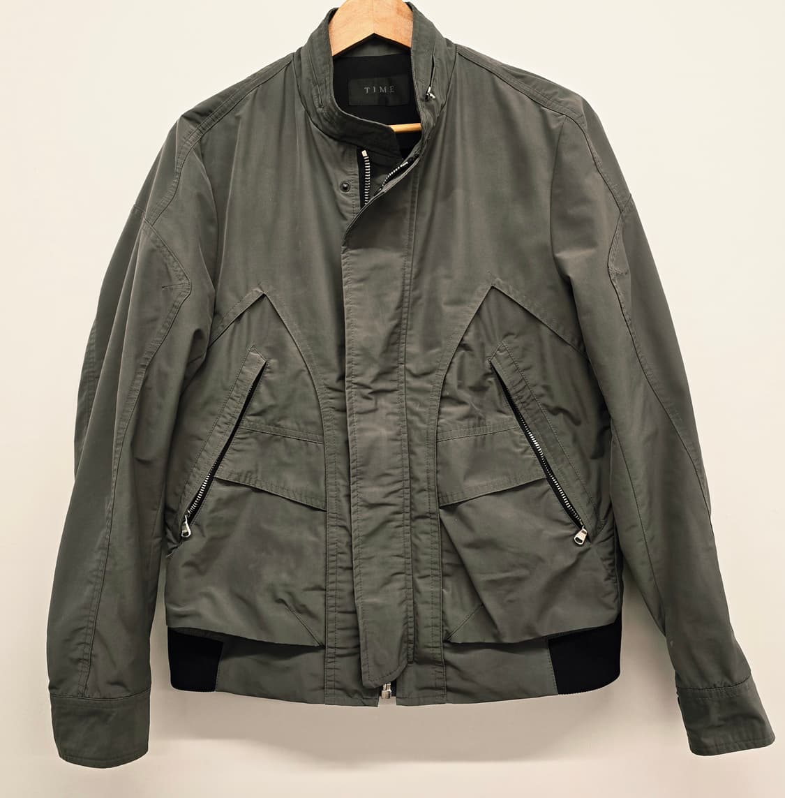TIME 타임옴므 남성 카키색 자켓.
싸이즈 95 상품이미지1