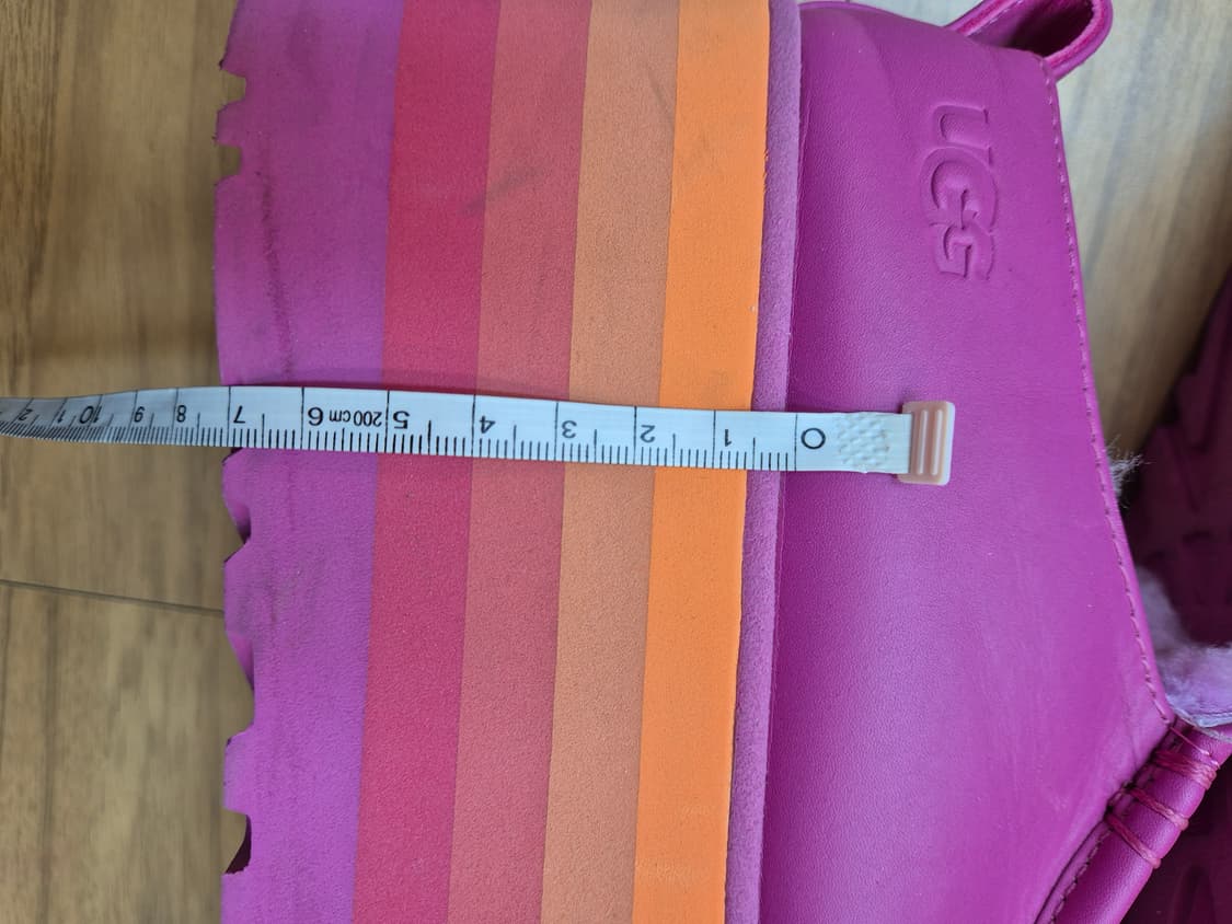 UGG의 핫핑크 모카신입니다
- 사이즈는 USW 7, UK 5, EU 3 상품이미지6