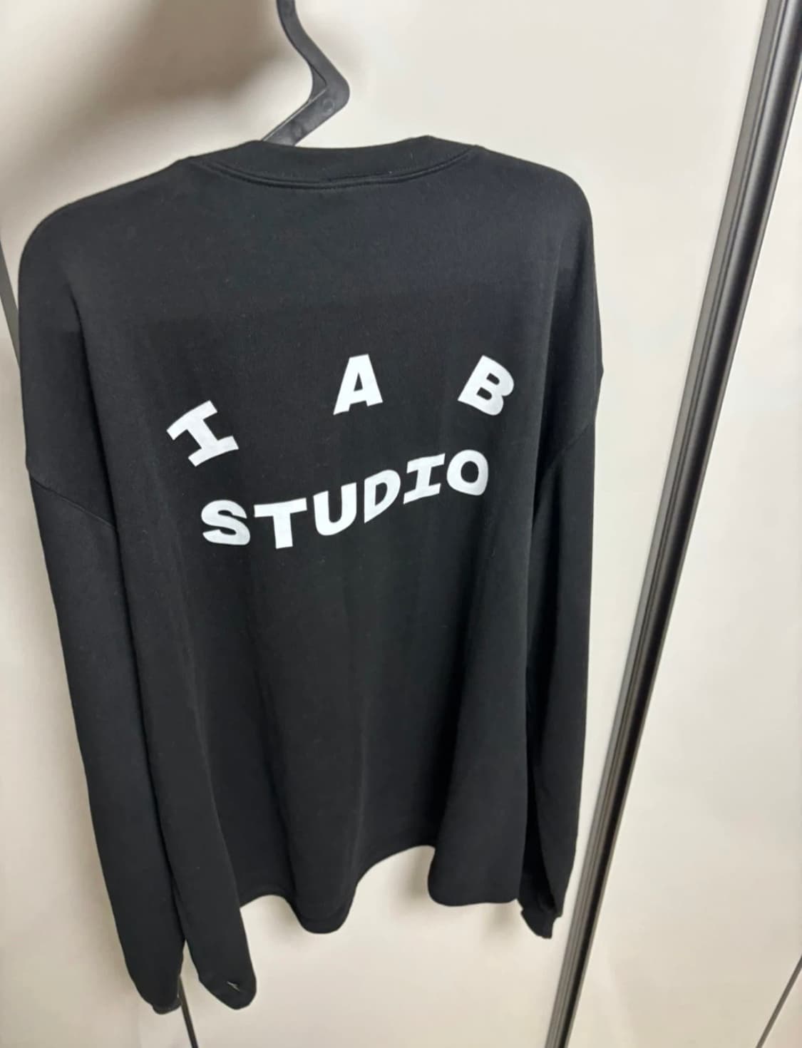 아이앱 스튜디오 롱슬리브 티셔츠 블랙 색상 XL 상품이미지2