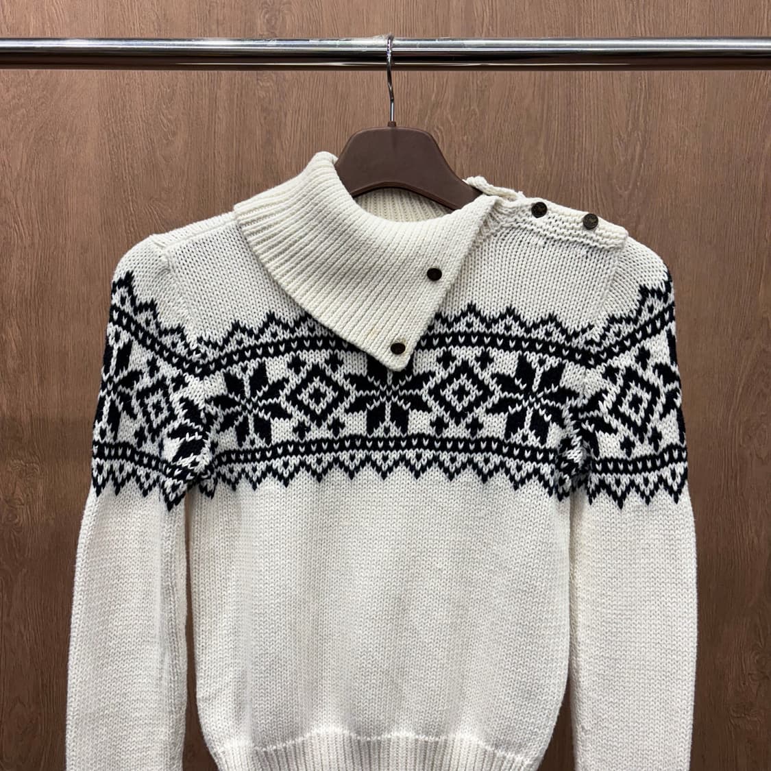 랄프로렌 하이넥 긴팔 숏 니트 블랙 페어아일 노르딕 패턴 디테일 아이보리 상품이미지4