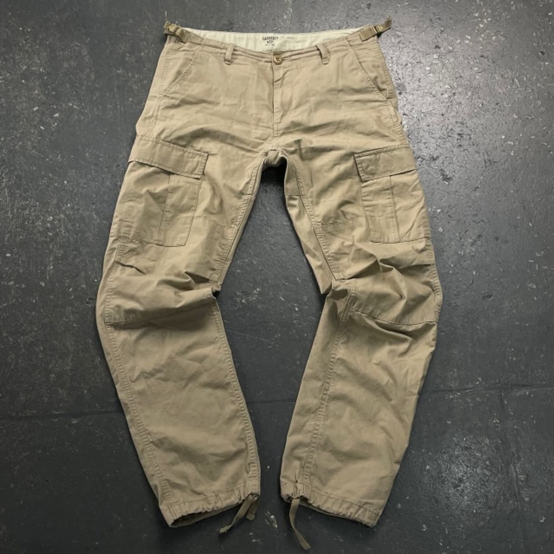 32 칼하트 WIP 카고 팬츠 상품이미지1