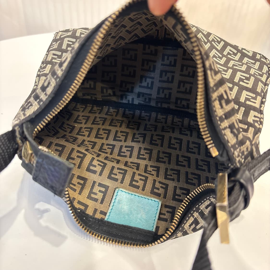 정품 펜디 주카 크로스백     상품이미지9