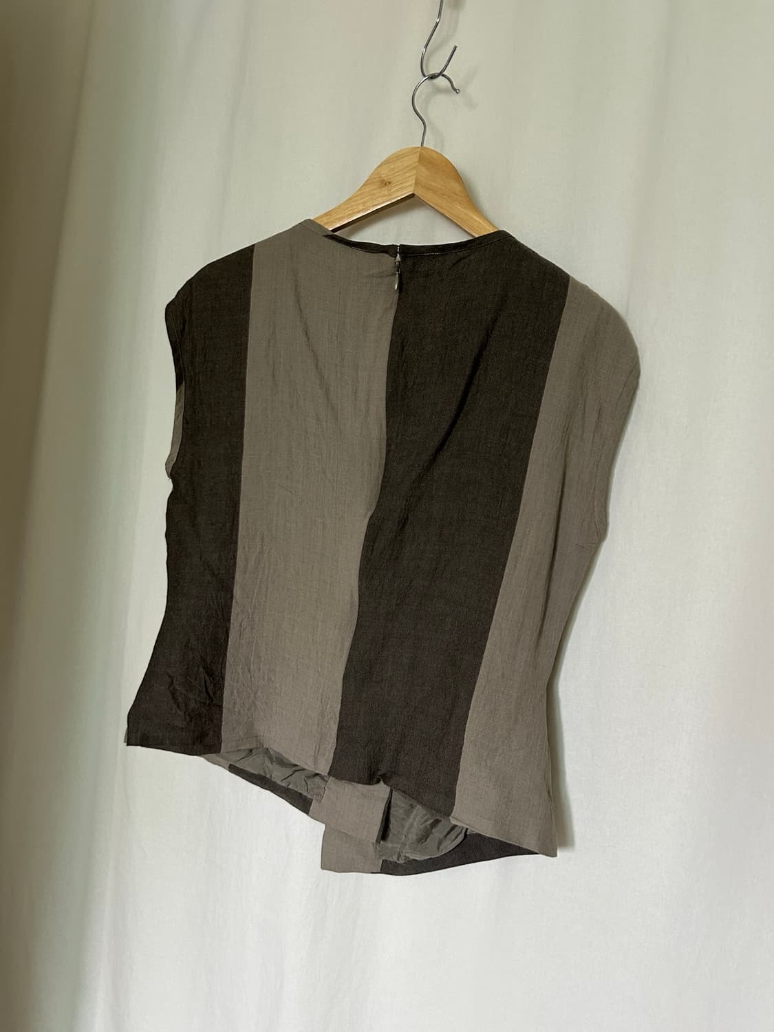 Keiko kishi 슬리브리스 탑 상품이미지2