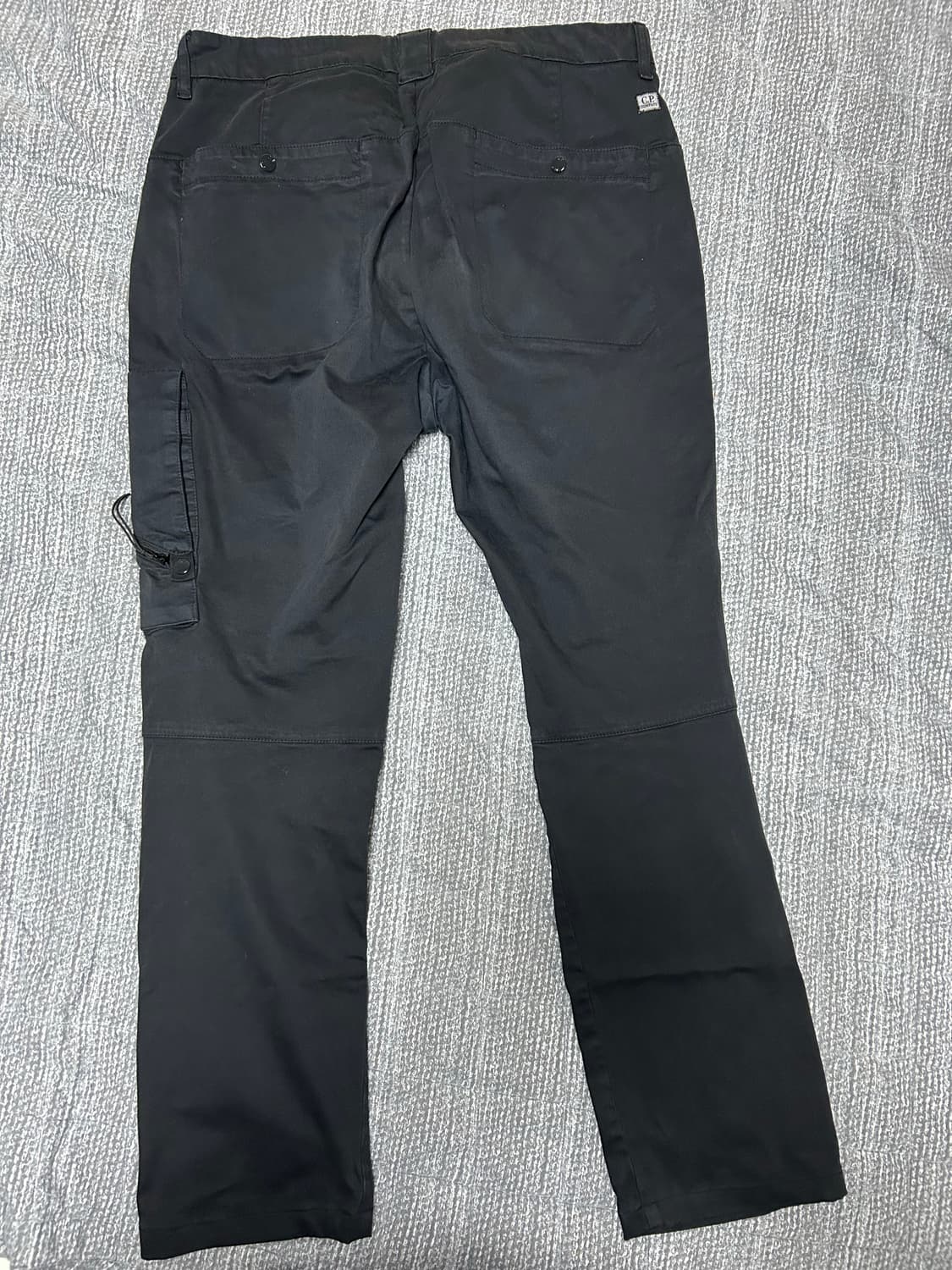 (사용감없음)cp company 렌즈 블랙카고팬츠 32(50) 상품이미지2
