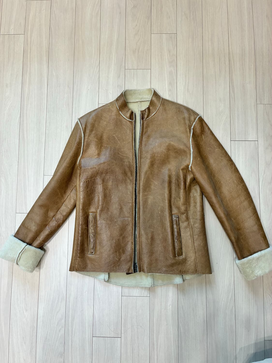 버버리 런던 양가죽 시어링 무스탕 (55 추천) 상품이미지3