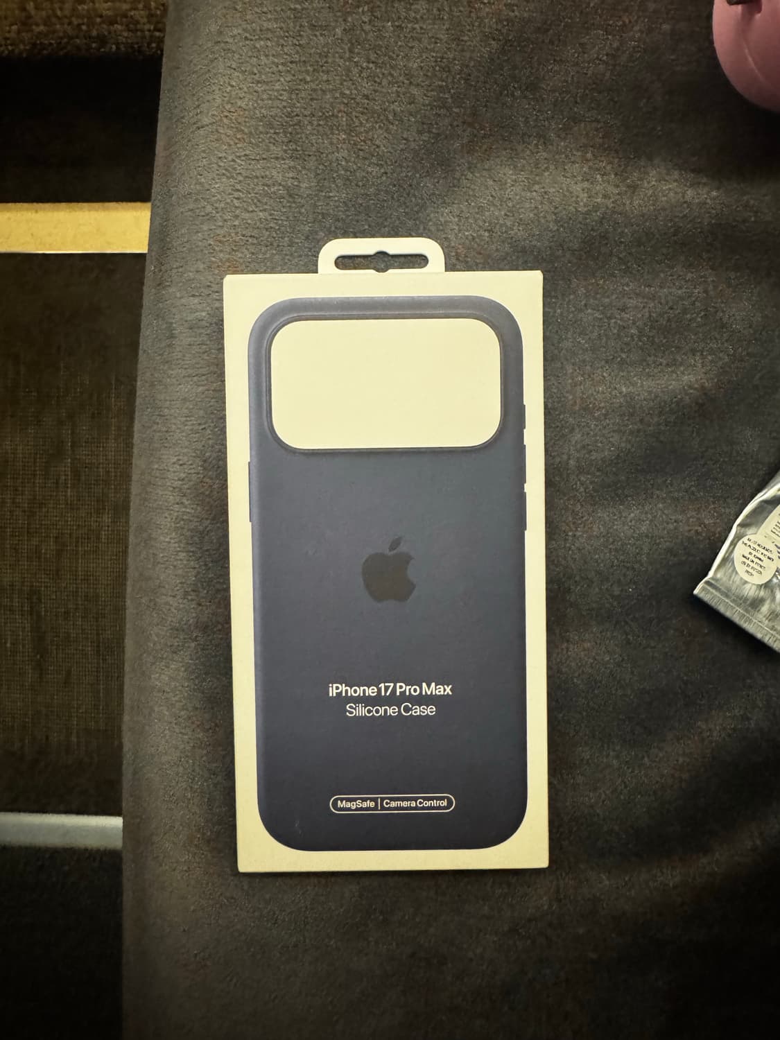 아이폰 17 Pro Max 실리콘 케이스 딥블루 미개봉 상품이미지1