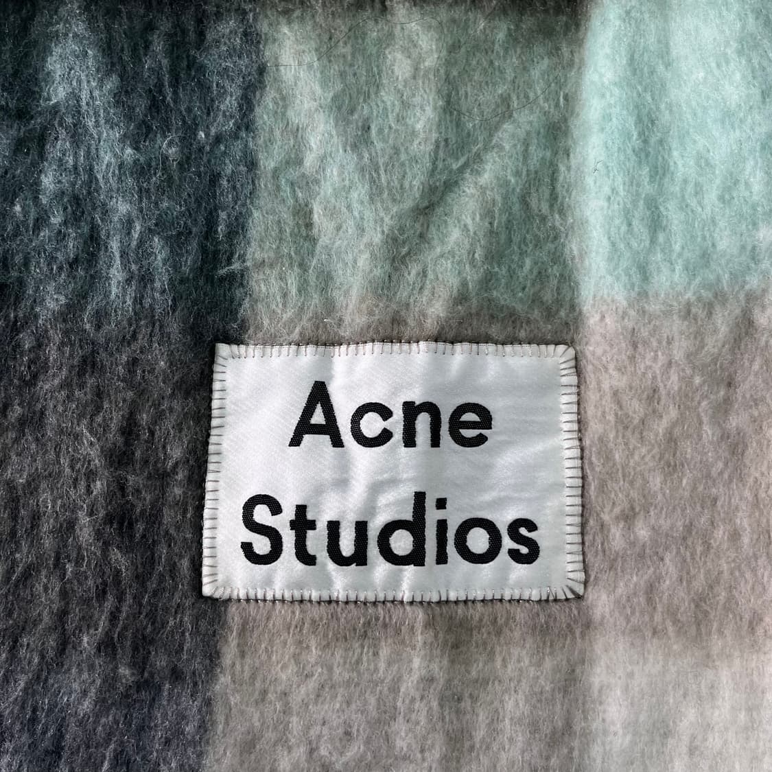 아크네스듀디오 모헤어 그린 머플러 상품이미지2