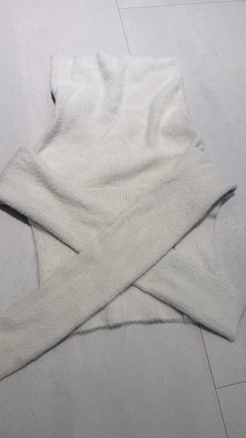 버쉬카 하이넥 크롭 니트 상품이미지2