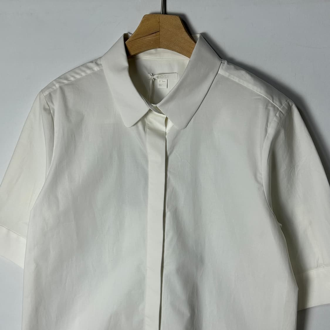 [COS] 코스 미니멀 버튼 반팔 셔츠 상품이미지3