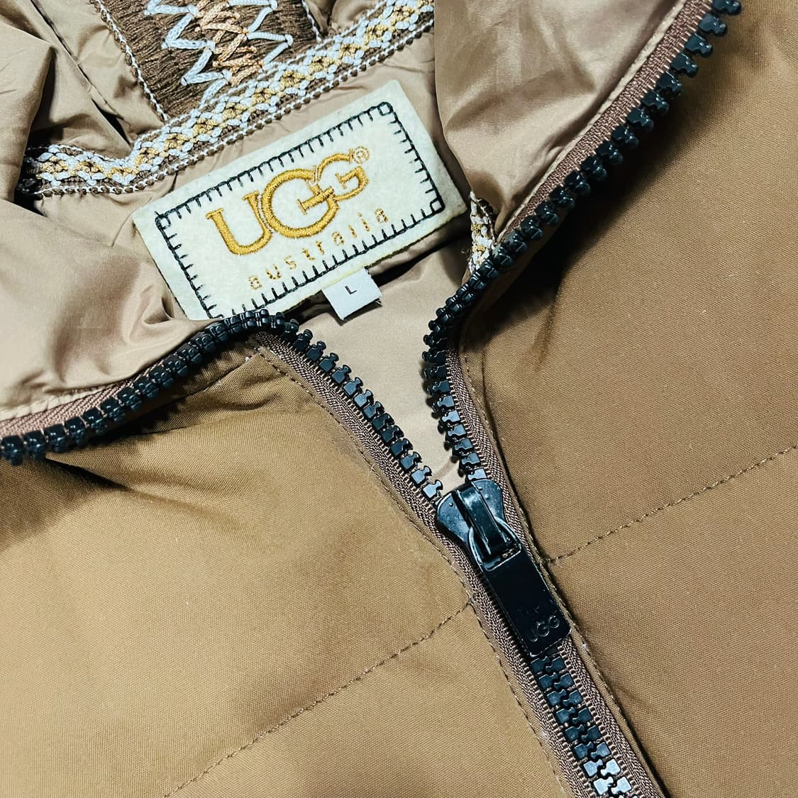 UGG 투웨이 딥 브라운 덕 다운 패딩 베스트 조끼 상품이미지4